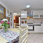 House Stinjan 2148 פולה