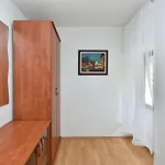 House Stinjan 2148 פולה