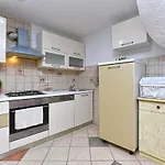 House Stinjan 2148 פולה