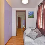 House Stinjan 2148 פולה