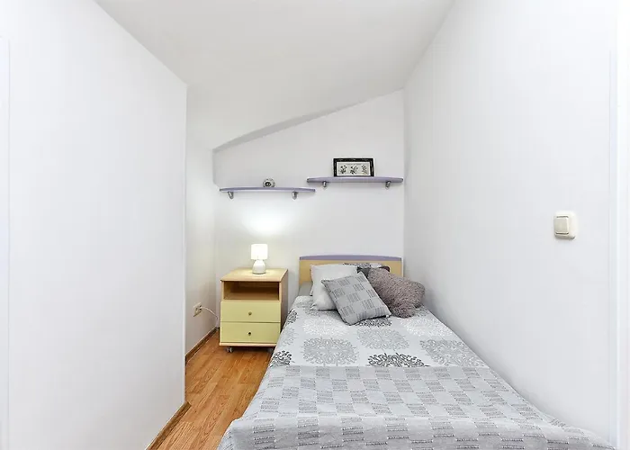 House Stinjan 2148 Дом отдыха
