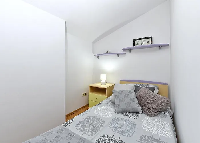 House Stinjan 2148 Дом отдыха