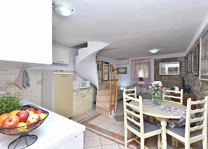 House Stinjan 2148 Дом отдыха
