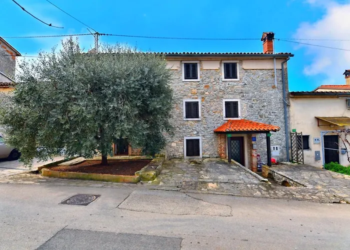 House Stinjan 2148 بيت للعطل بولا