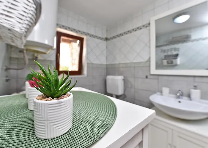 بيت للعطل House Stinjan 2148