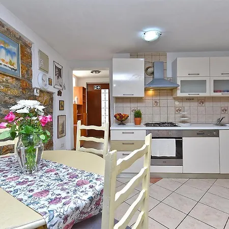 House Stinjan 2148 פולה