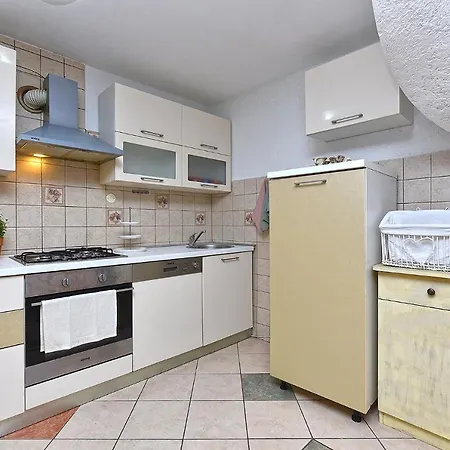 House Stinjan 2148 פולה