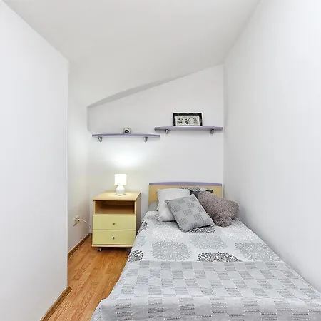 House Stinjan 2148 בית נופש