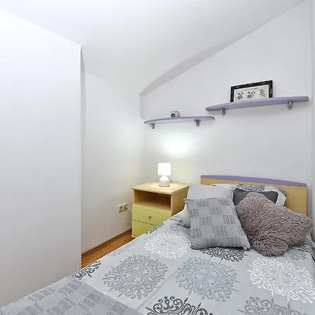 House Stinjan 2148 בית נופש