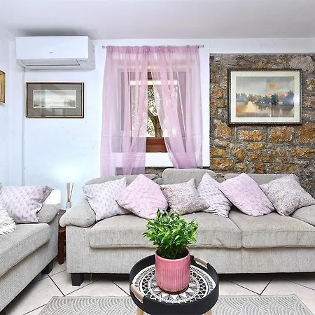 House Stinjan 2148 בית נופש פולה