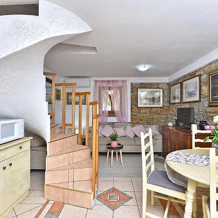 בית נופש House Stinjan 2148 פולה
